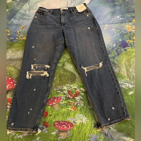 Abercrombie Curve Love High Rise Mom Jean, Size 31/12 Reg, NWT - Picture 11 of 16